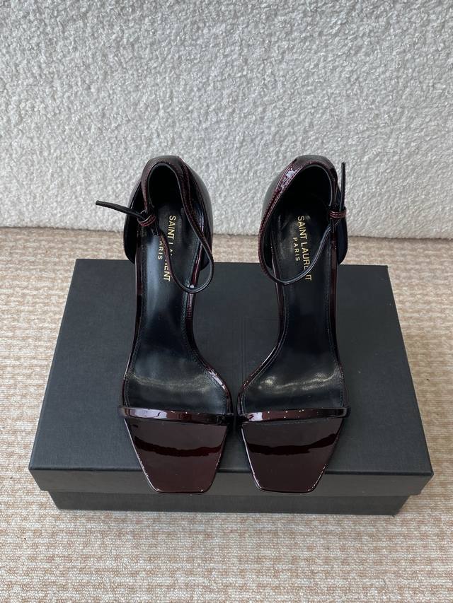 Classic series letter metal heel patent leather sandals. Custom-made imported c