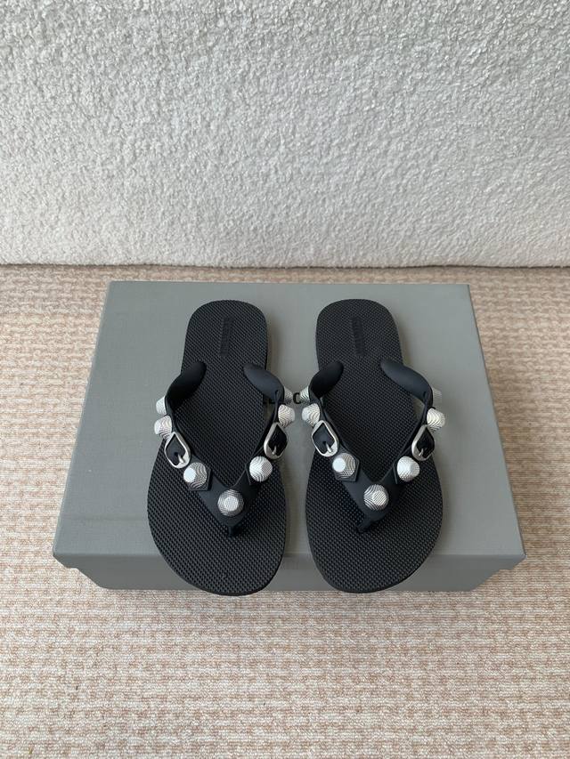 Balenciaga Balenciaga 25Ss Spring and Summer New Riveted Flip-Flops Sandals Bale