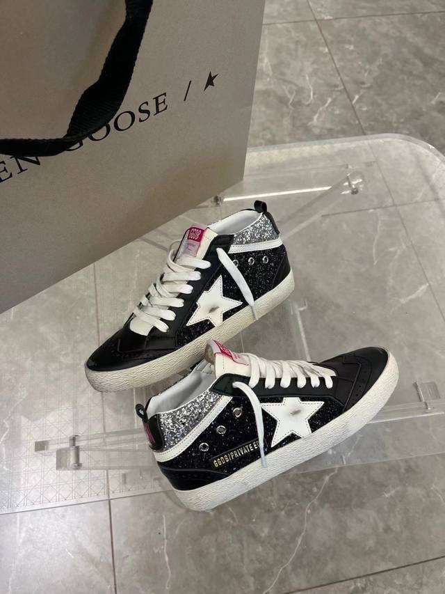 Sequined silver and black high top couple style top cowhide high version. Low-e
