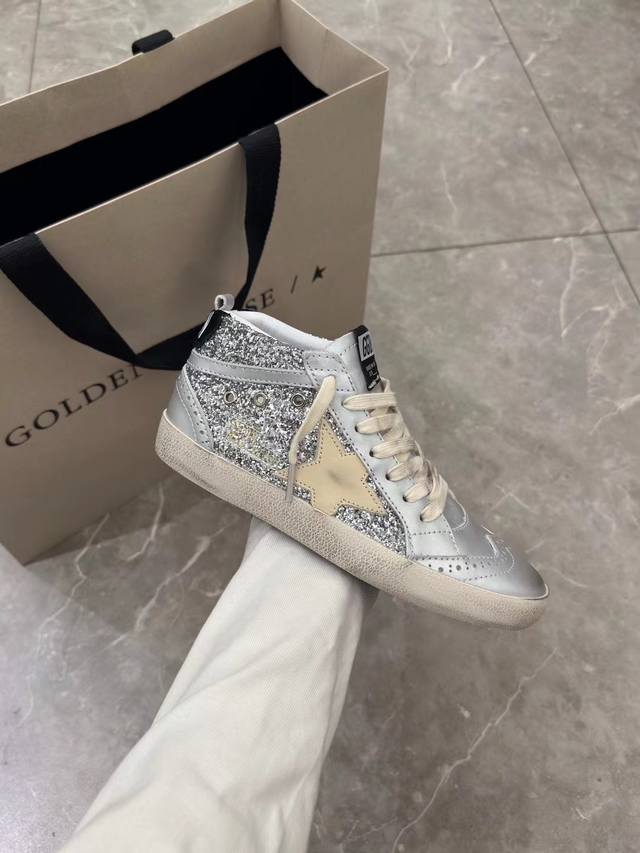 Silver high-top couple style top cowhide high version. Low-end please don't bot