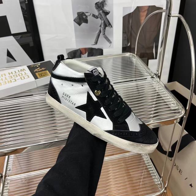 Black and silver high top couple style top cowhide high version. Low-end please