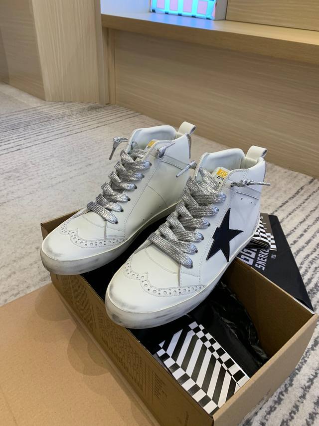 White and black star high top couple style top cowhide high version. Low-end pl