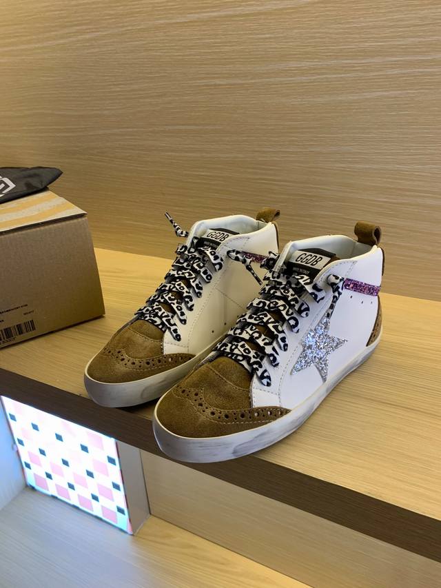 Brown silver star high top couple style top cowhide high version. Low-end please