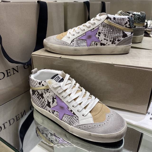 Snake leather purple star high top couple model top cowhide high version. Low-en