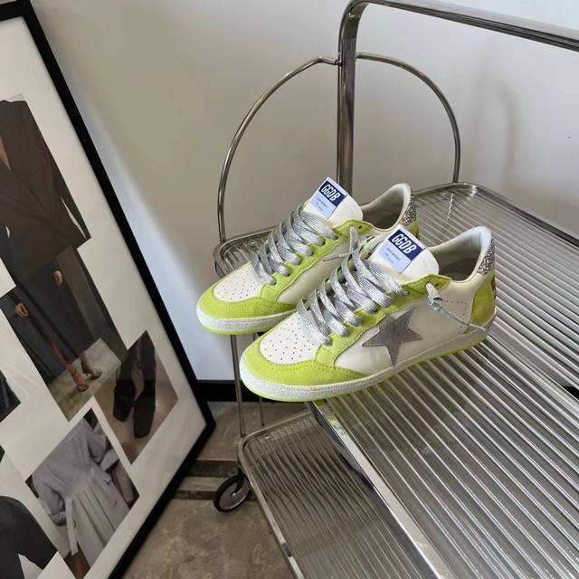 Fluorescent green couple style, top-level purchasing agent, high version. Low-en