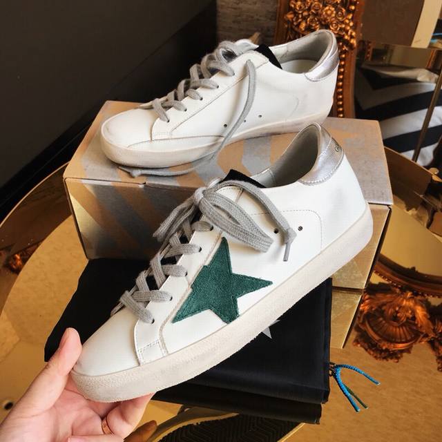 Silver tail green star couple style. Purchase the original replica high version!