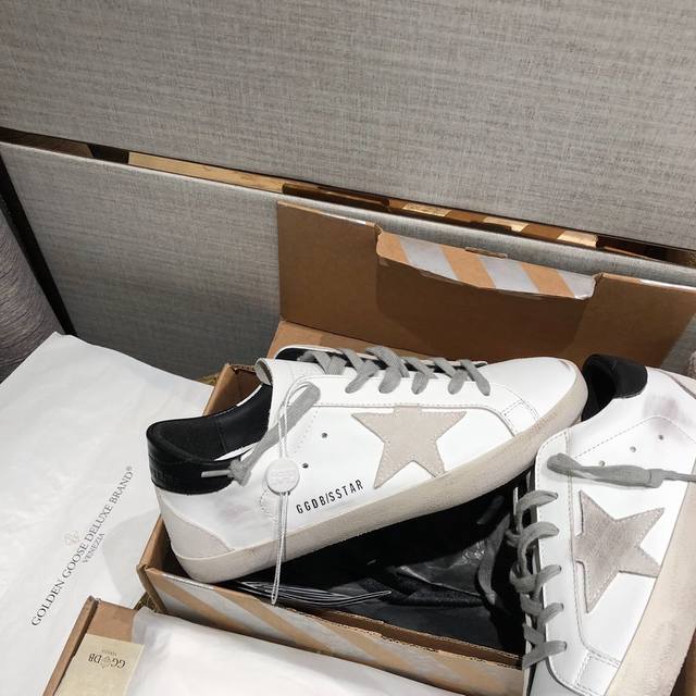 Black-tailed gray star couple style. Purchasing the original high-end replica!