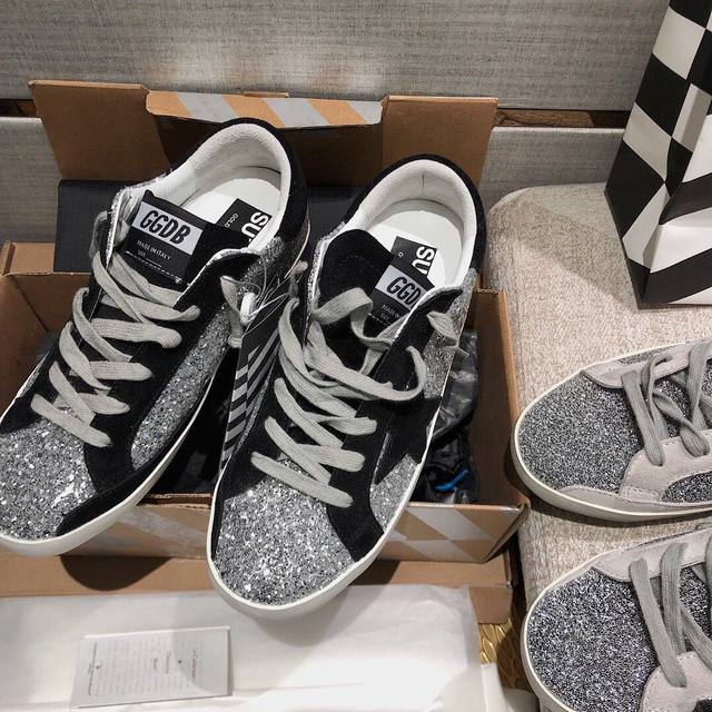 Silver grid black star couple style. Purchase the original replica high version