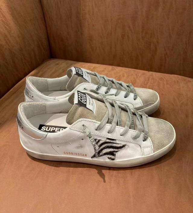 Silver-tailed zebra hair star couple style. Purchasing the original replica hig