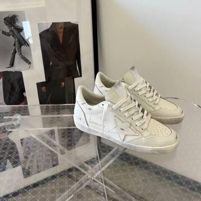 White couple style, top-level purchasing agent, high version. Low-end please do