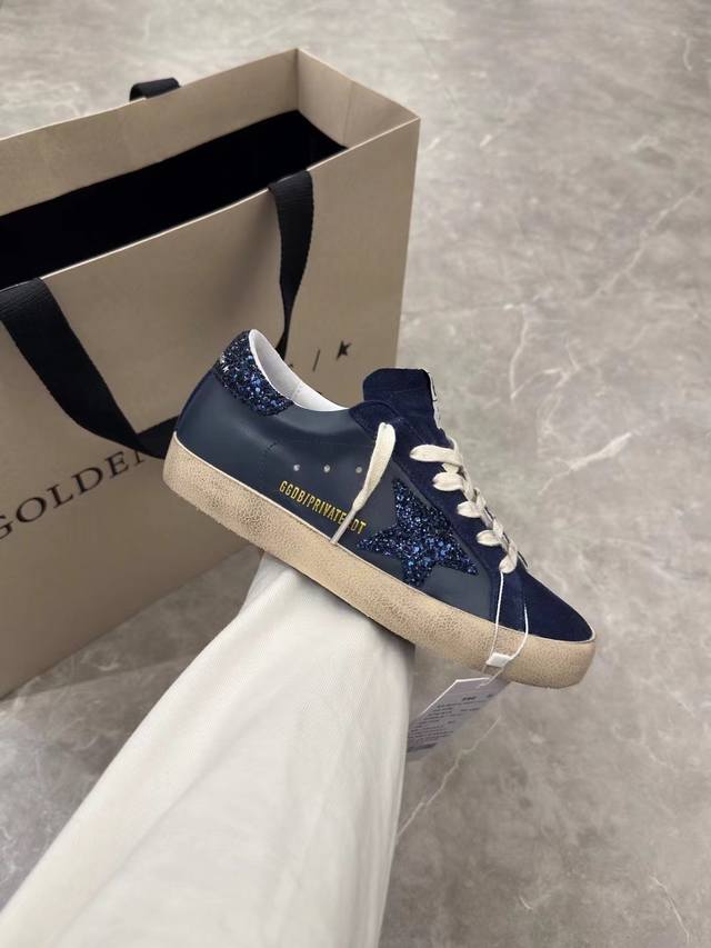 Dark blue leather surface, blue tail, blue star couple style. Original replica