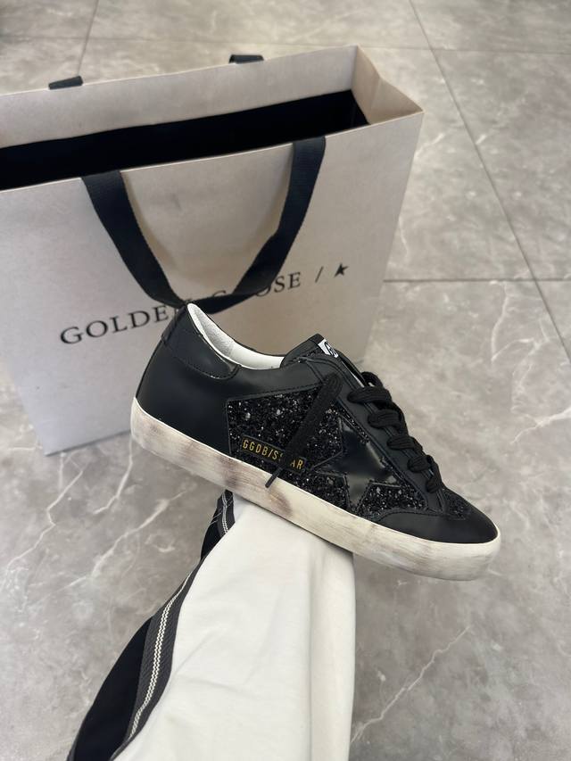 Hot item. Black couple style. Original replica high version. Low-end please do n