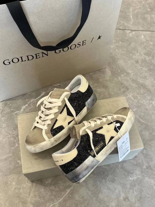 Silver-edged bottom black and brown color matching couple style. Original cowhi
