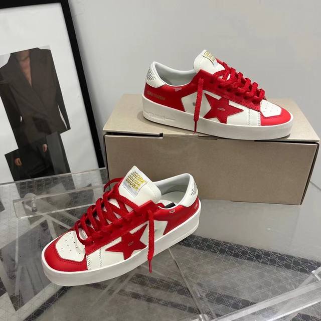 Long-term production. Order inquiry Red sneakers for couples, top-level purchasi