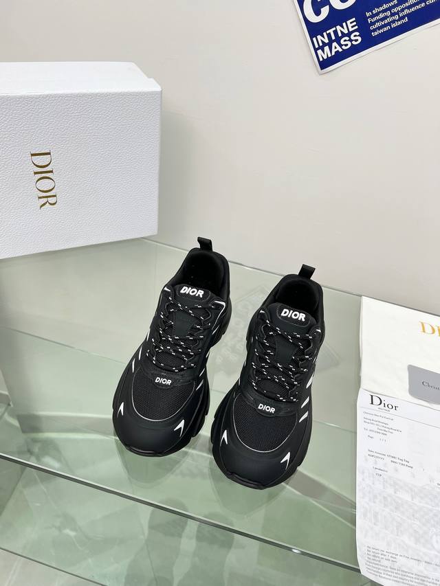 rush price: Dior B32 brand new shoes are coming. Really beautiful! Fine workmans