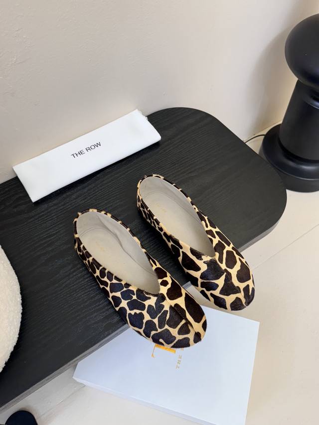 The Ro*25 Spring and Summer new flat shoes, dancing shoes, grandma shoes! It is