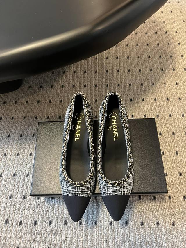 Chanel classic chain shoes Beautiful Chanel Mary Jane ballet shoes. My favorite