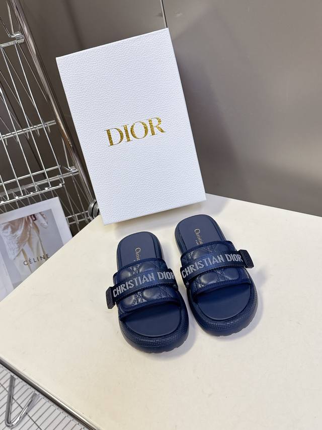 Dior Dior's latest spring and summer embroidered slippers, recommended by many c