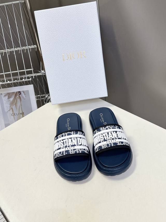 Dior Dior's latest spring and summer embroidered slippers, recommended by many c