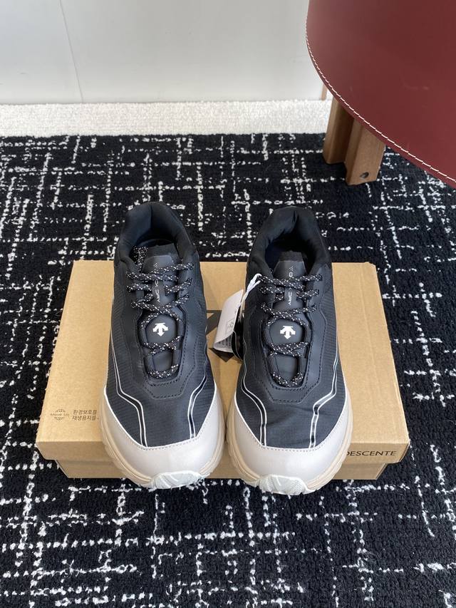 Dongguan purchasing level Descente Terrain D soft, comfortable, non-slip and wea