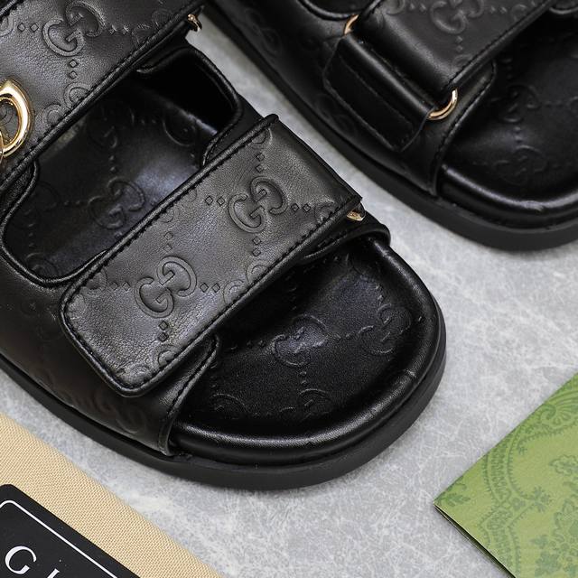 Gucci high-end boutique 2025 Gucci early spring series Gg crystal diamond buckle