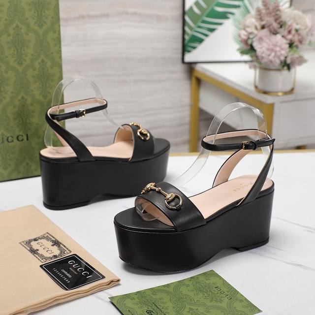 The latest model from the counter Gucci's latest hit high-heeled series wedge-he