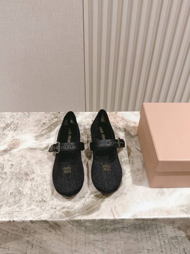 Miumiu new style~ A must-have for the popular mesh ballet shoes with good looks~