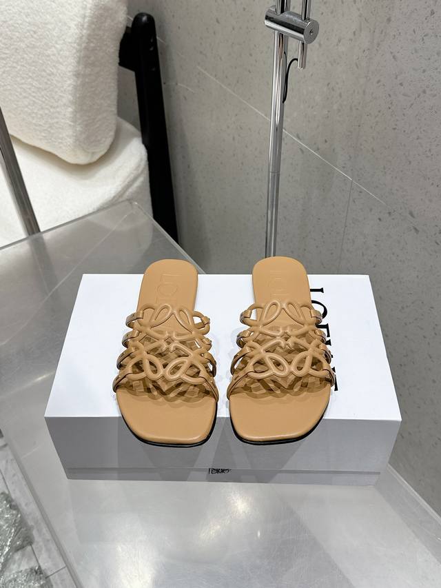 Top versionLoewe 25 spring and summer new product Etal Anagram open-toe hollow s