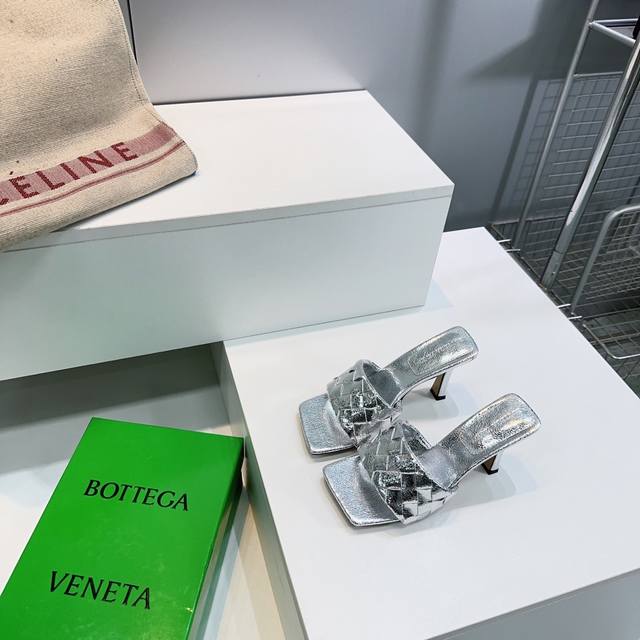 High quality factory delivery! Top quality Bottega Veneta 25 Spring and Summer