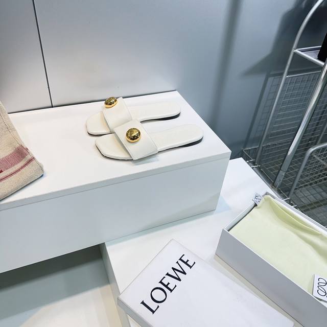 High quality factory! Top quality Loewe's latest hit simple metal buckle flat s