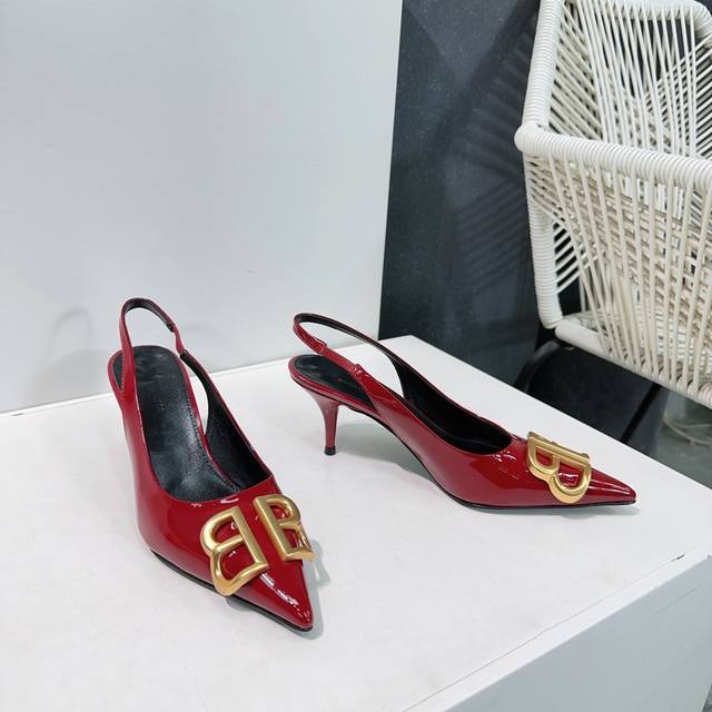 High quality factory! Balenciaga 25 Spring and Summer Bb patent leather pointed