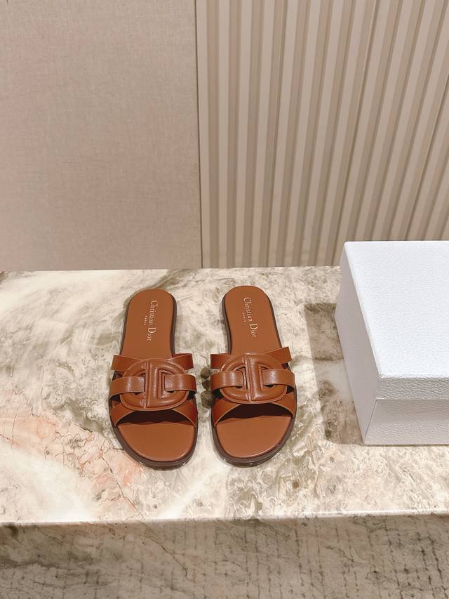 The latest color matching summer capsule series of three-dimensional embroidere