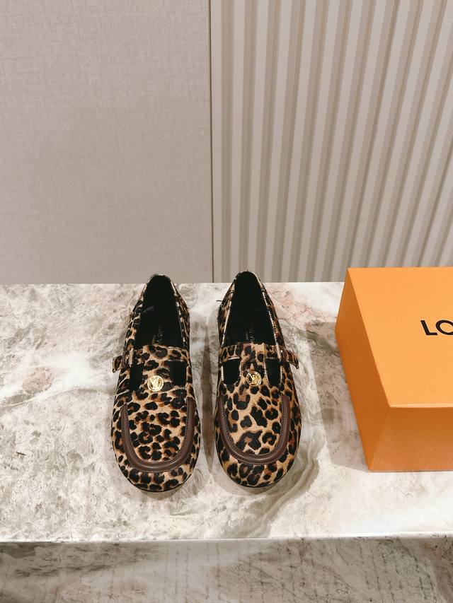 New Arrival of Lv's Early Spring ~ LV Spring and Summer Leopard Loafers are so