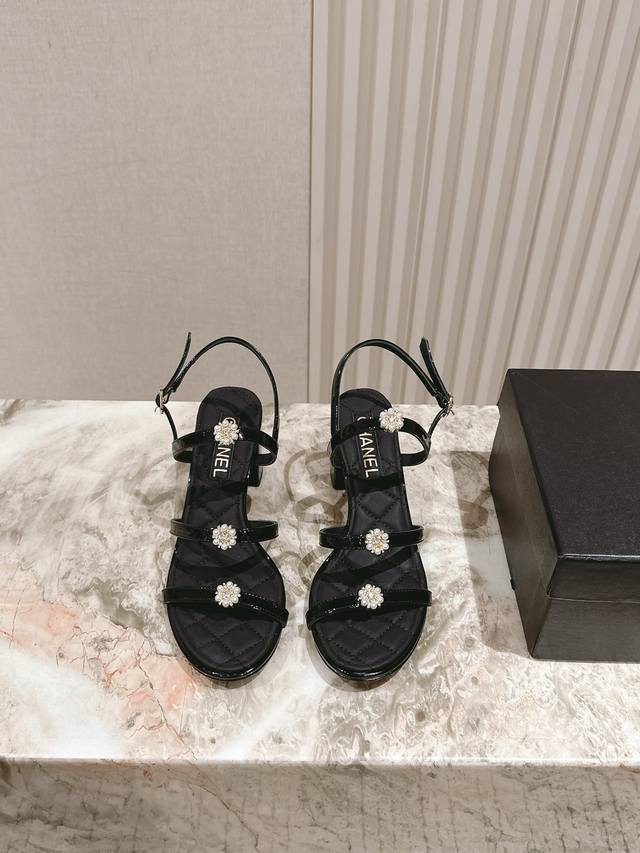 Summer pearl Roman sandals are highly recommended! Italian leather outsole! Ver