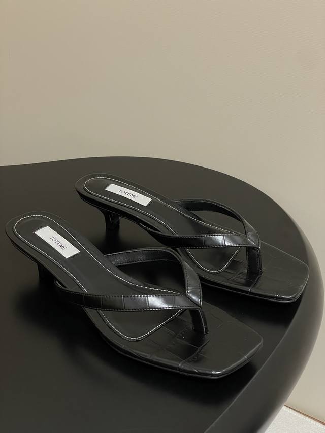 Toteme 25Ss Spring and Summer New French kitten heel flip flops low heel flip fl