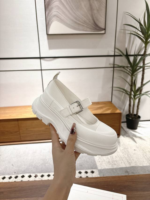 Leather low-top sandals for women Top quality, inspection-free products with ch