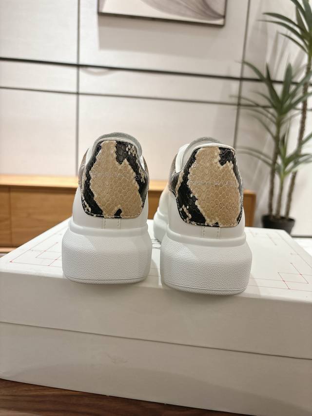 The latest hot-selling snakeskin tail in the counter Women's and Men's Top high-
