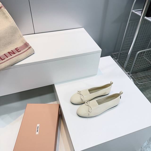 High quality factory! Top quality Miumiu 25 spring and summer new simple retro