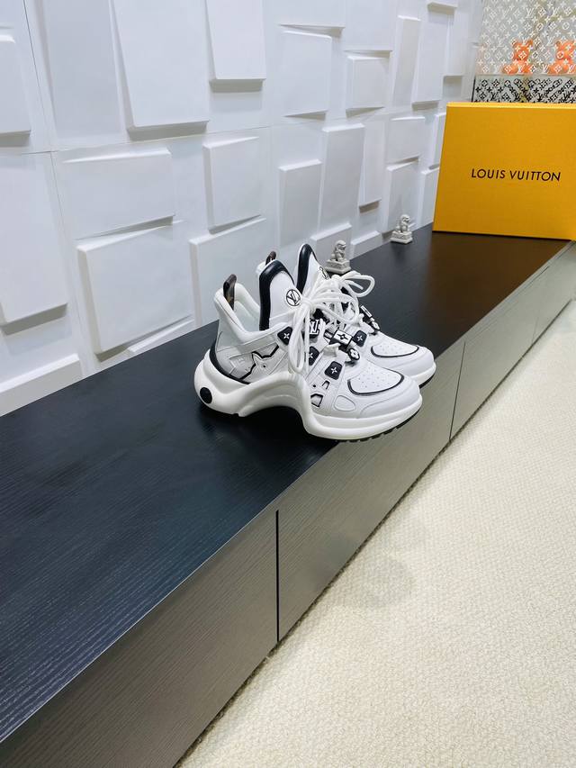 Top version: Lv Louis Vuitton Archlight series classic dad shoes, half-slip arc