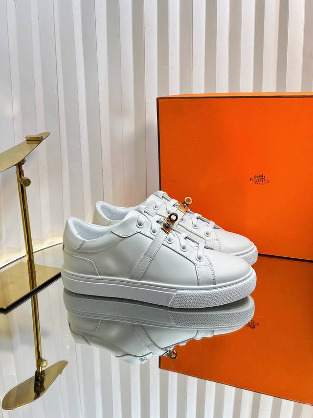 H's latest Kelly shoe buckle casual shoes are online! Purchasing quality! H fami