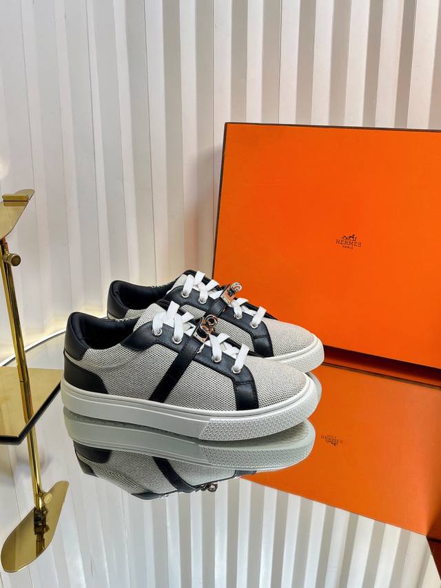 H's latest Kelly shoe buckle casual shoes are online! Purchasing quality! H fami