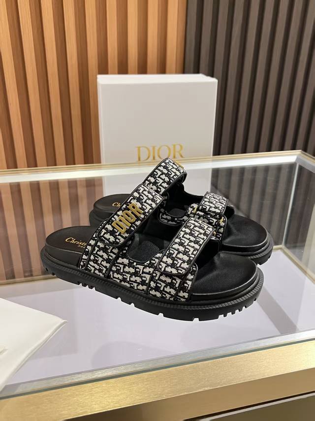 Dior classic hot-selling sandals Step into the fashion world of Dior sandals and