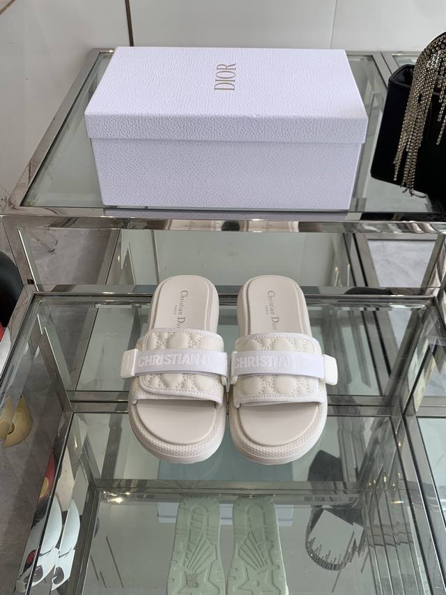 Dior 25Ss The latest spring and summer ultra-light foaming beach slippers Hawaii