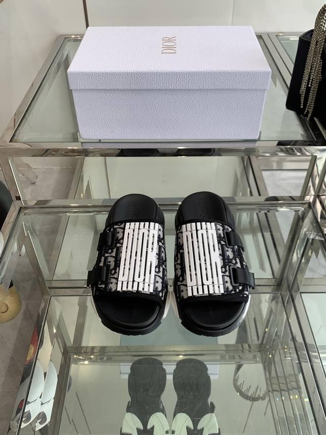 Dior25Ss Spring and Summer new D-shaped embroidered thick-soled sports slippers