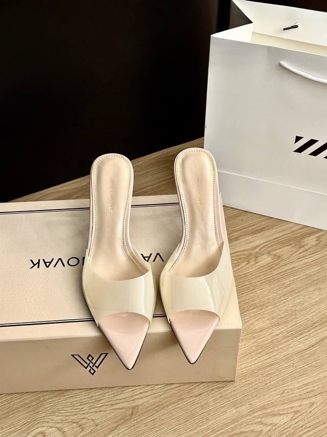 Authentic authorized sales support inspection Vanda Novak is an Italian brand th