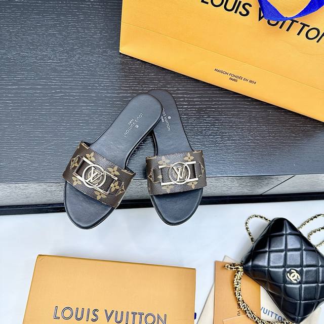 Lv Donkey brand 25 years new metal square buckle flat sandals old flower leather