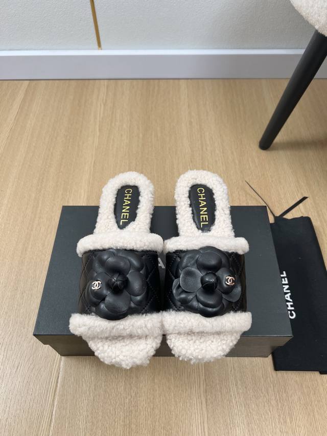 Chanel 2025 Xiaoxiang 2025 Spring and Summer New Products Counter New Hot Camell