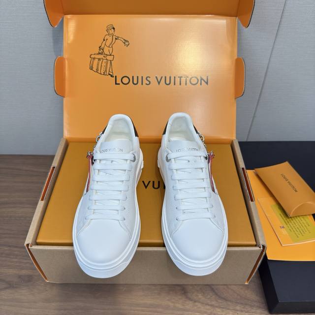 Lv Donkey Brand 25 New Color Time Out Series Embossed Relief Pendant Casual Whit