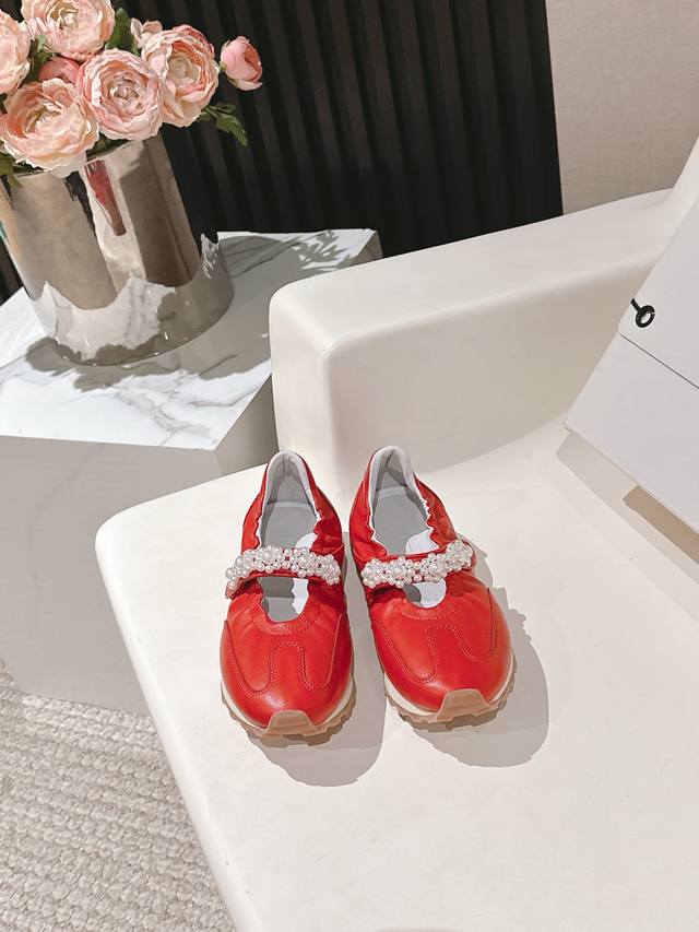 Foot Industry 25Ss Pearl Mary Jane Sneakers cleverly combines the comfort of ret