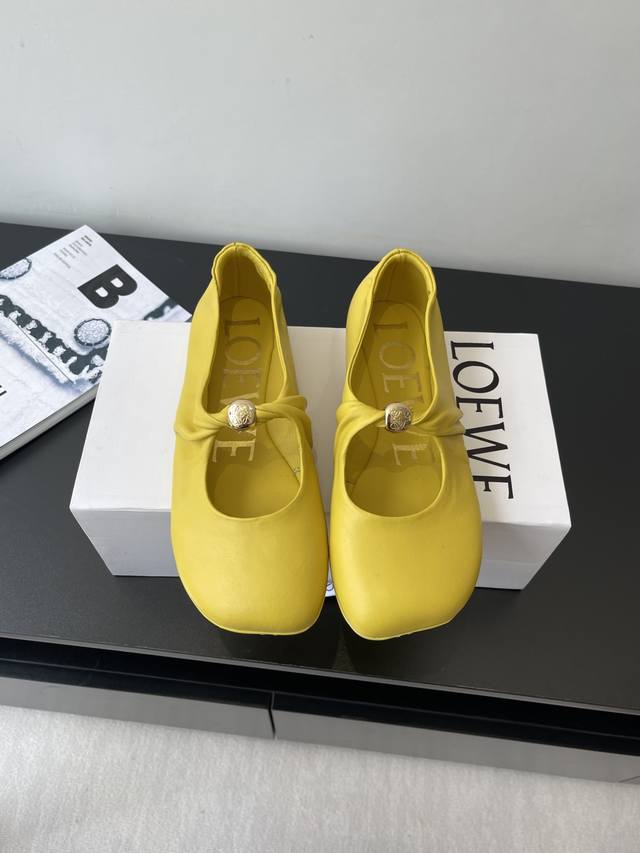 Loewe 25Ss Super soft and fluffy ballet flats This Pebble Soft is an elegant com